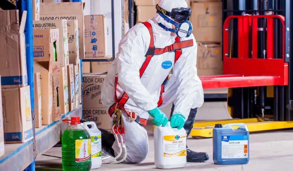 Estudio: productos de limpieza comunes emiten cientos de sustancias  químicas peligrosas
